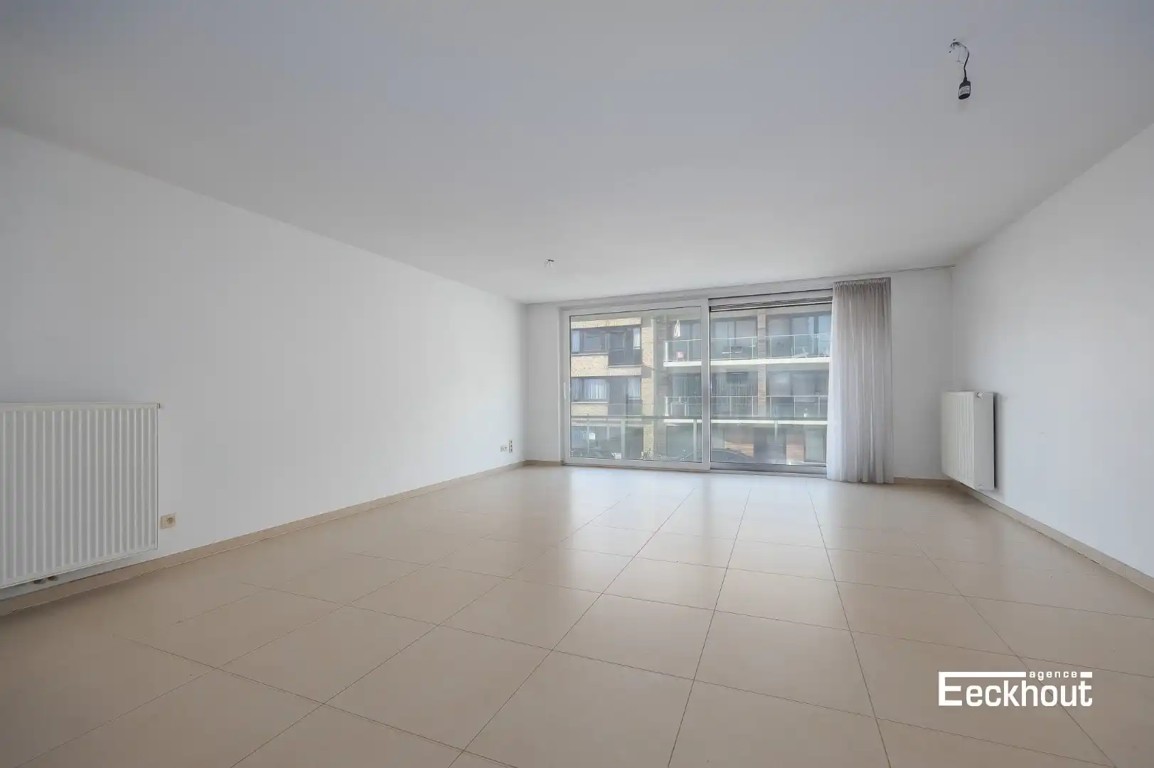 Instapklaar appartement met 2 terrassen in het hartje van Mariakerke! foto 4