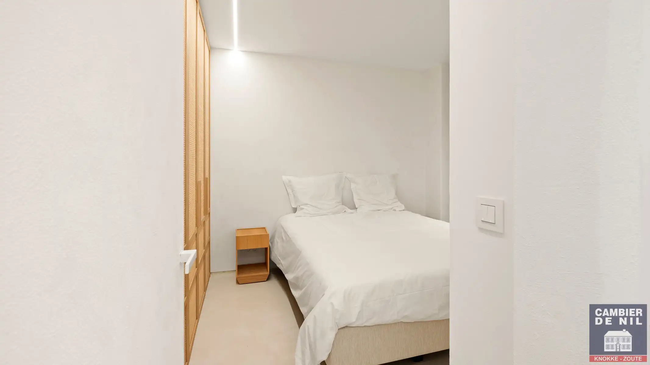 Schitterend gerenoveerd en gemeubeld appartement met fantastisch zicht over de Approach en Minigolf van het Zoute foto 13