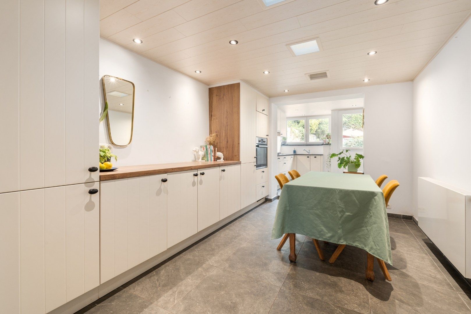 Instapklare en volledig gerenoveerde rijwoning te koop in Oostende – Hennepstraat foto 11