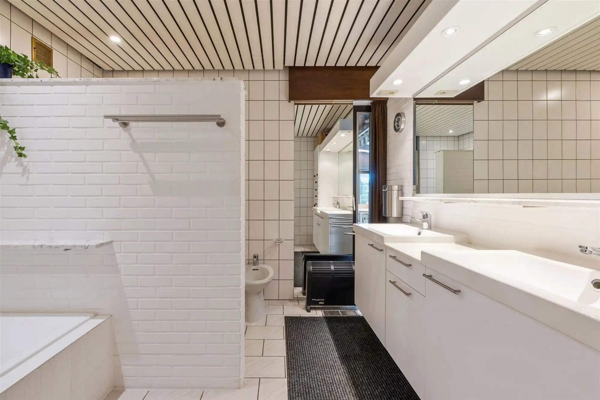 HEEL GOED ONDERHOUDEN WONING MET 3 SLAAPKAMERS UITERST RUSTIG GELEGEN OP EEN PERCEEL VAN 14A TE HEPPEN foto 17