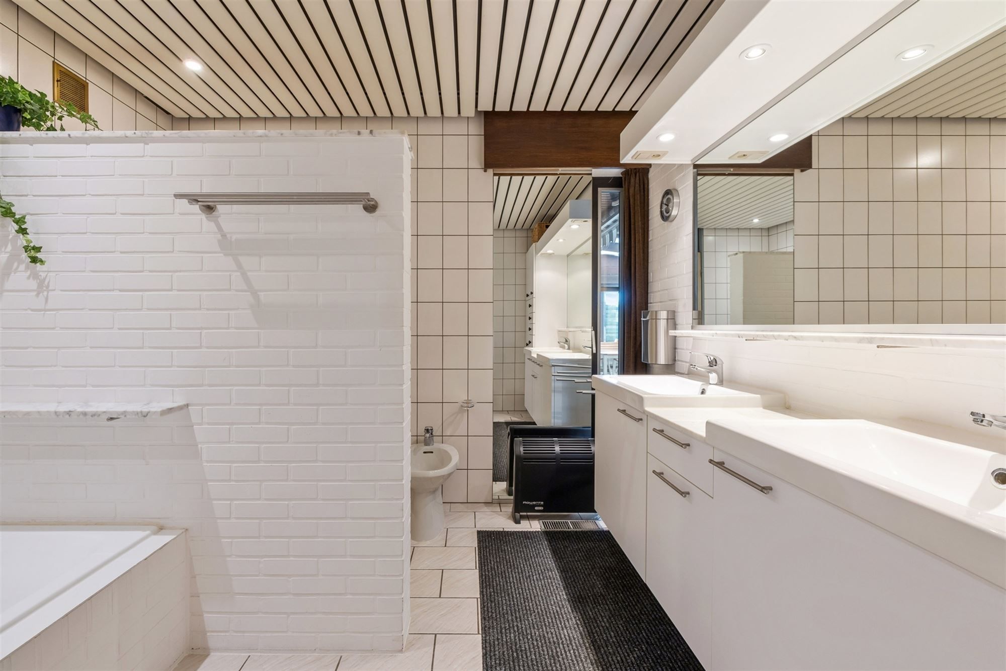 HEEL GOED ONDERHOUDEN WONING MET 3 SLAAPKAMERS UITERST RUSTIG GELEGEN OP EEN PERCEEL VAN 14A TE HEPPEN foto 17