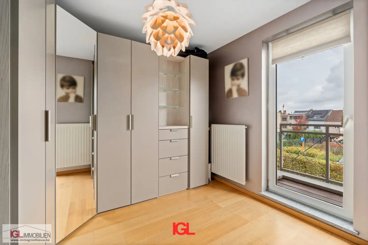 Ruim duplexappartement met 5 slaapkamers, een zonnig terras & 2 staanplaatsen foto 8