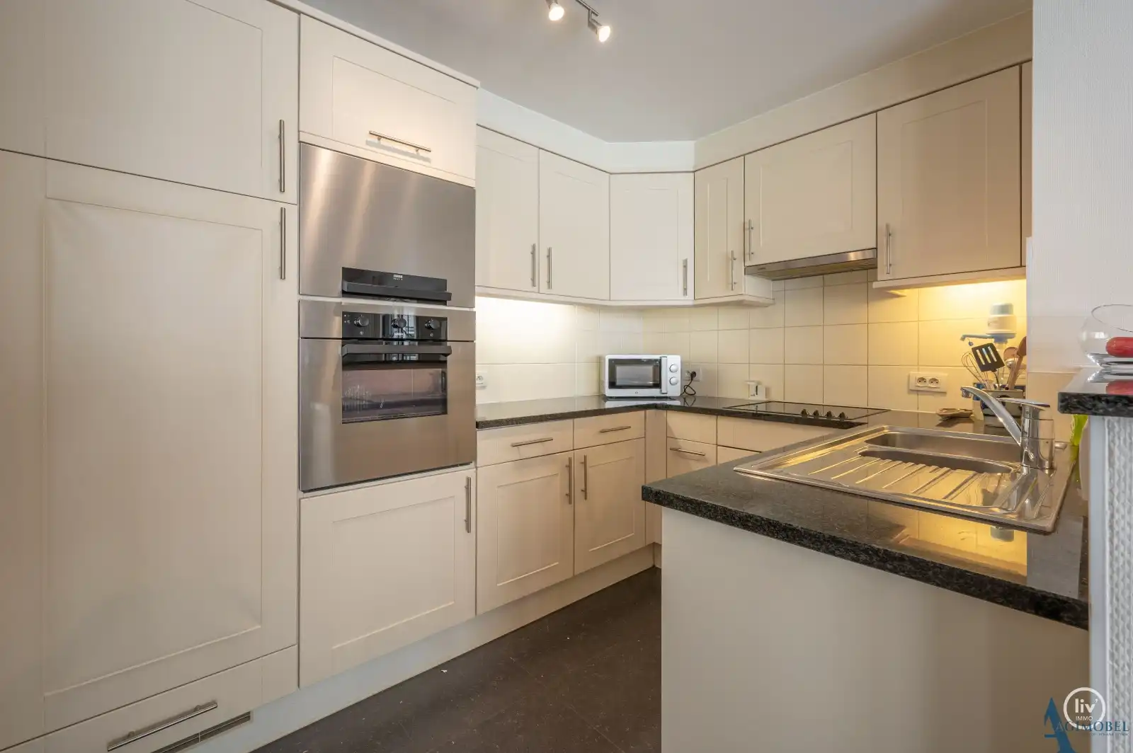 Een comfortabel appartement met 2 ruime slaapkamers op centrale locatie in Knokke . foto 5