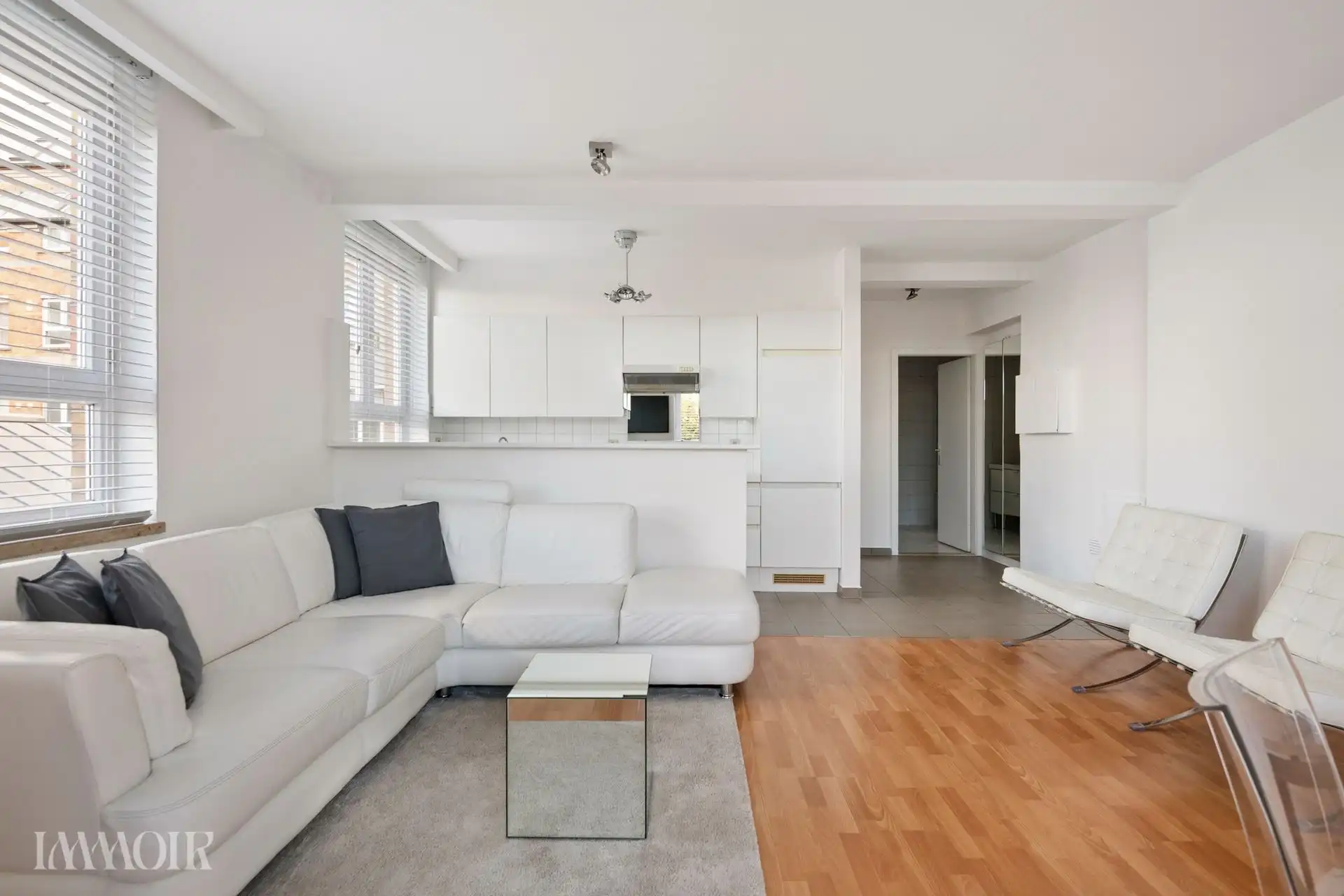 Sfeervol bemeubeld appartement met uitzicht op de Antwerpse kaaien.  foto 4