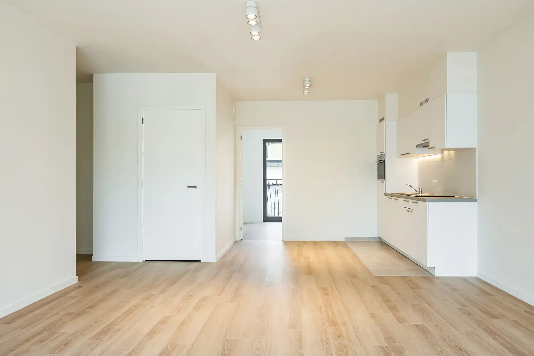 Nieuw appartement met 2 slaapkamers, terras en staanplaats foto 5