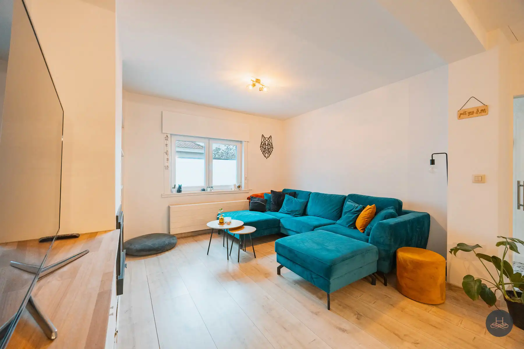 Charmante, halfopen, gerenoveerde woning met 3 staanplaatsen foto 7