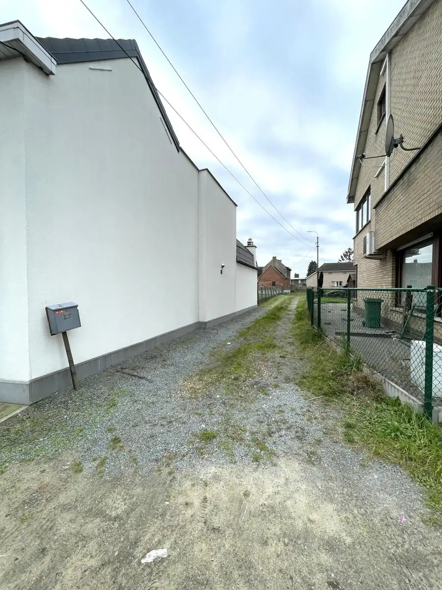 Rustig gelegen bouwperceel op 847m² met veel potentieel foto 10