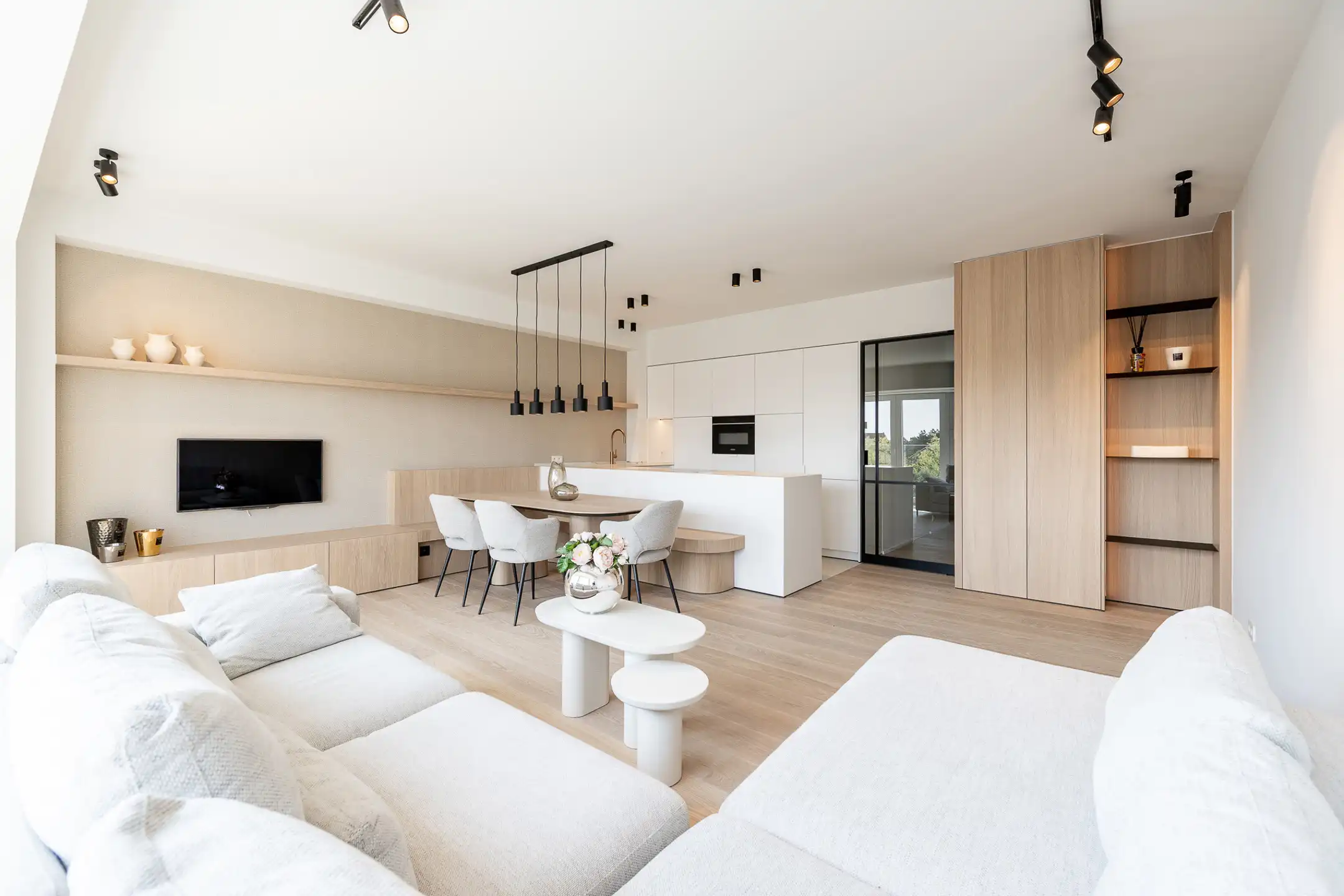 Elegant gerenoveerd appartement met open zicht in het Zoute foto 4