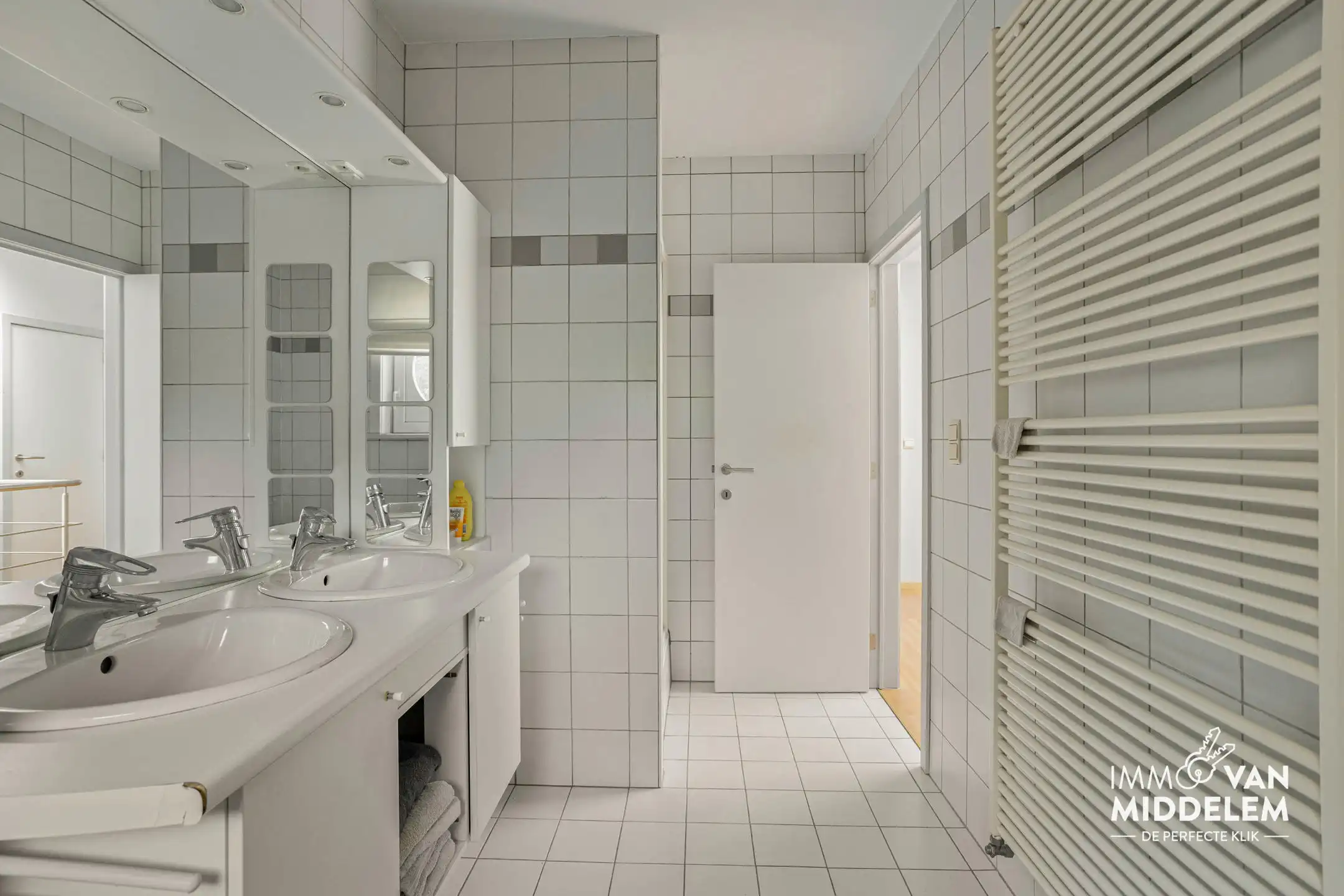 DUPLEXAPPARTEMENT MET 3 SLAAPKAMERS, GARAGE EN BERGING foto 14