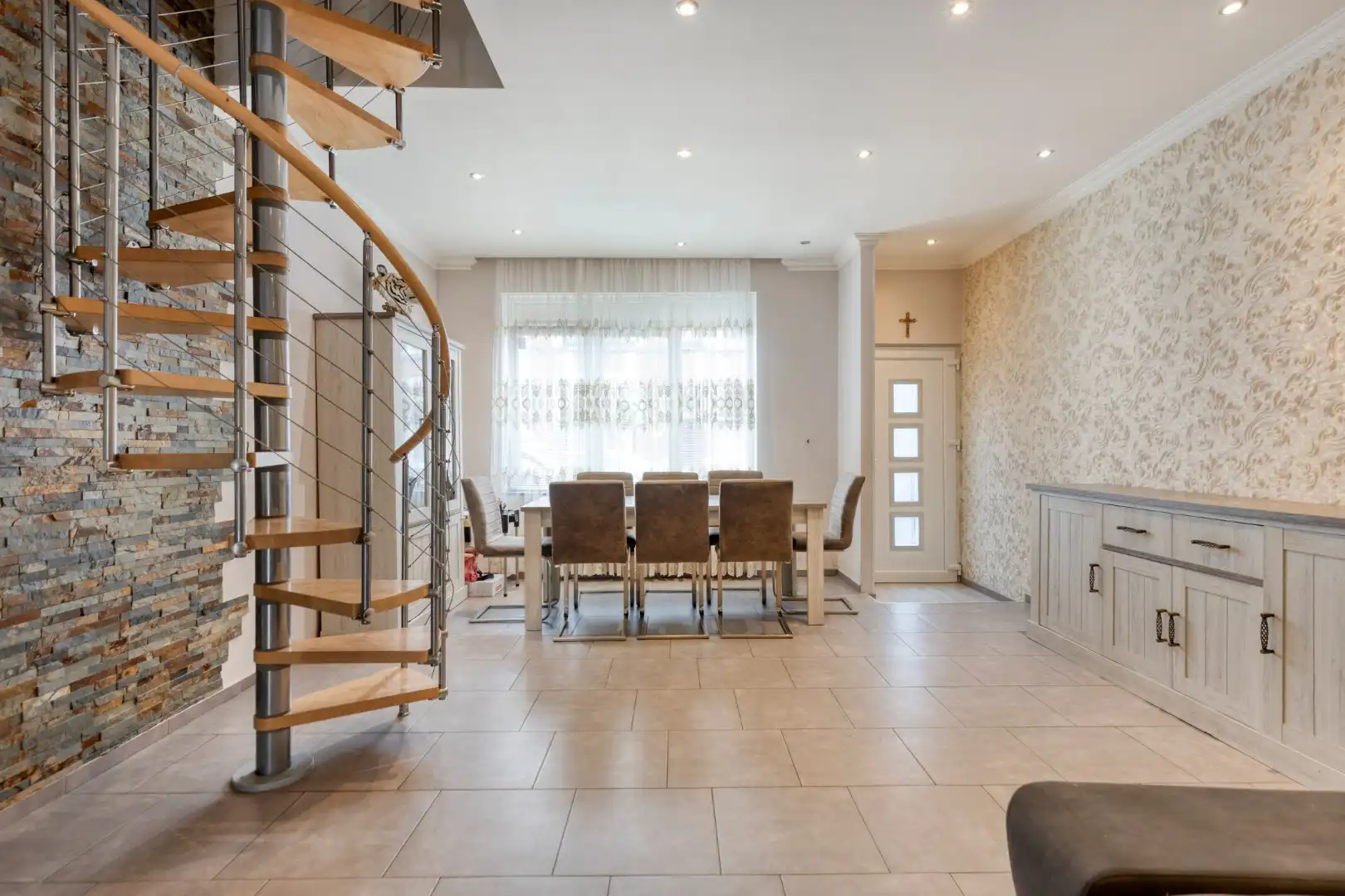 Rustig gelegen rijwoning met 3 slaapkamers en tuin foto 4