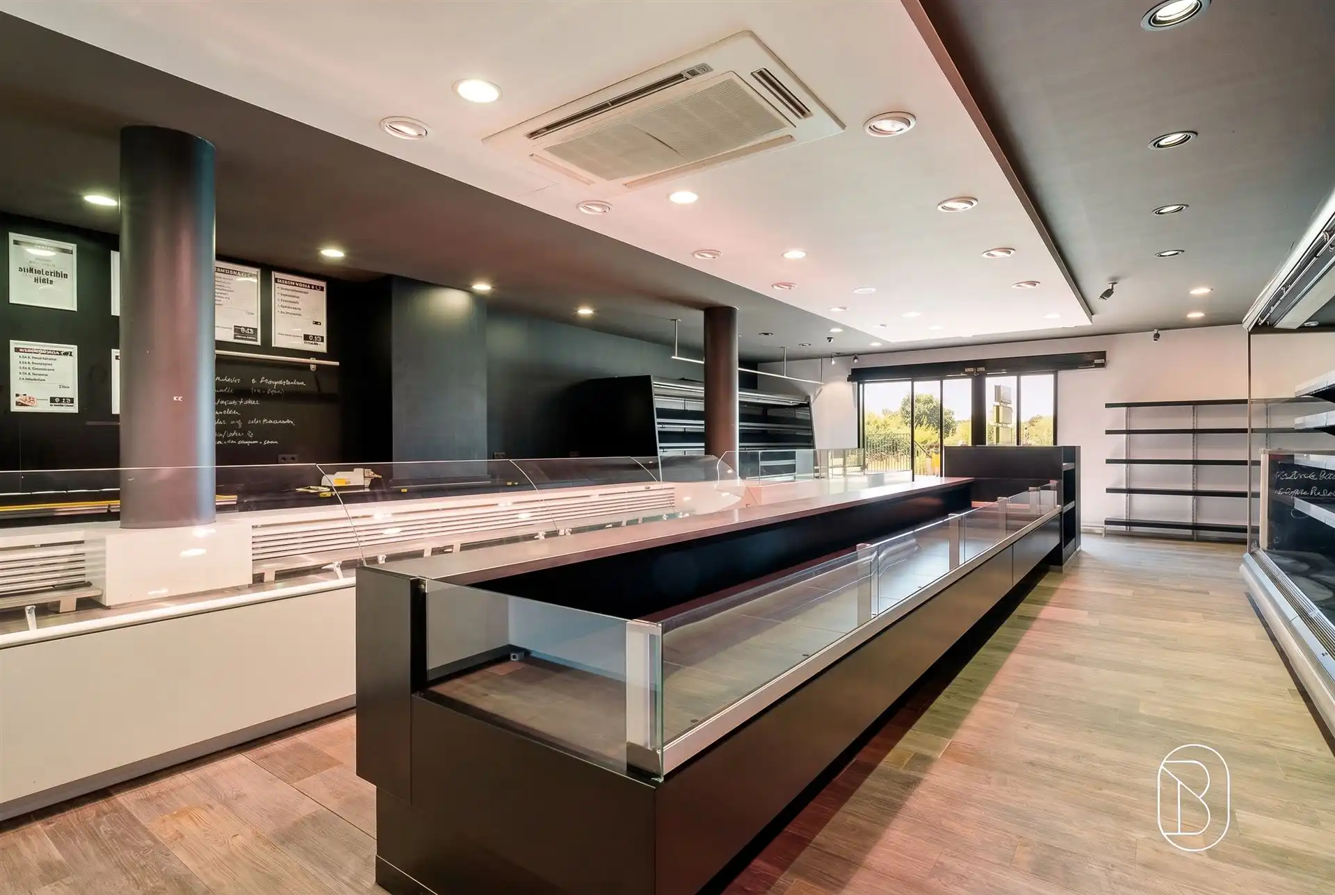 Veelzijdig handelspand met atelier op commerciële toplocatie foto 7