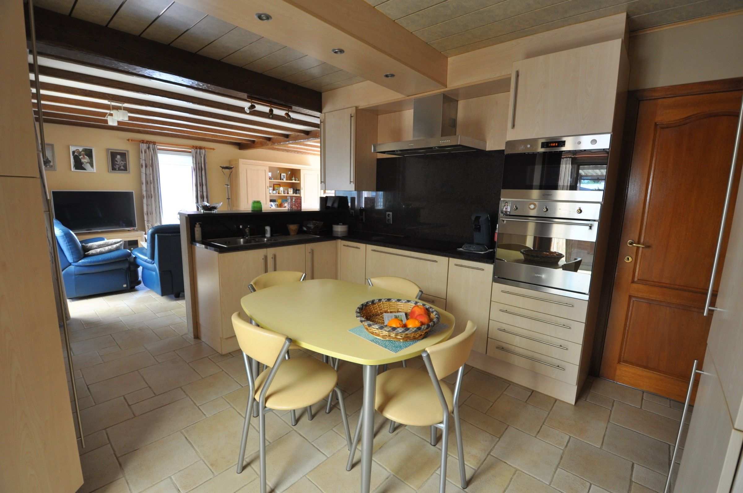 Ruime verzorgde woning met grote tuin en garage ! foto 10