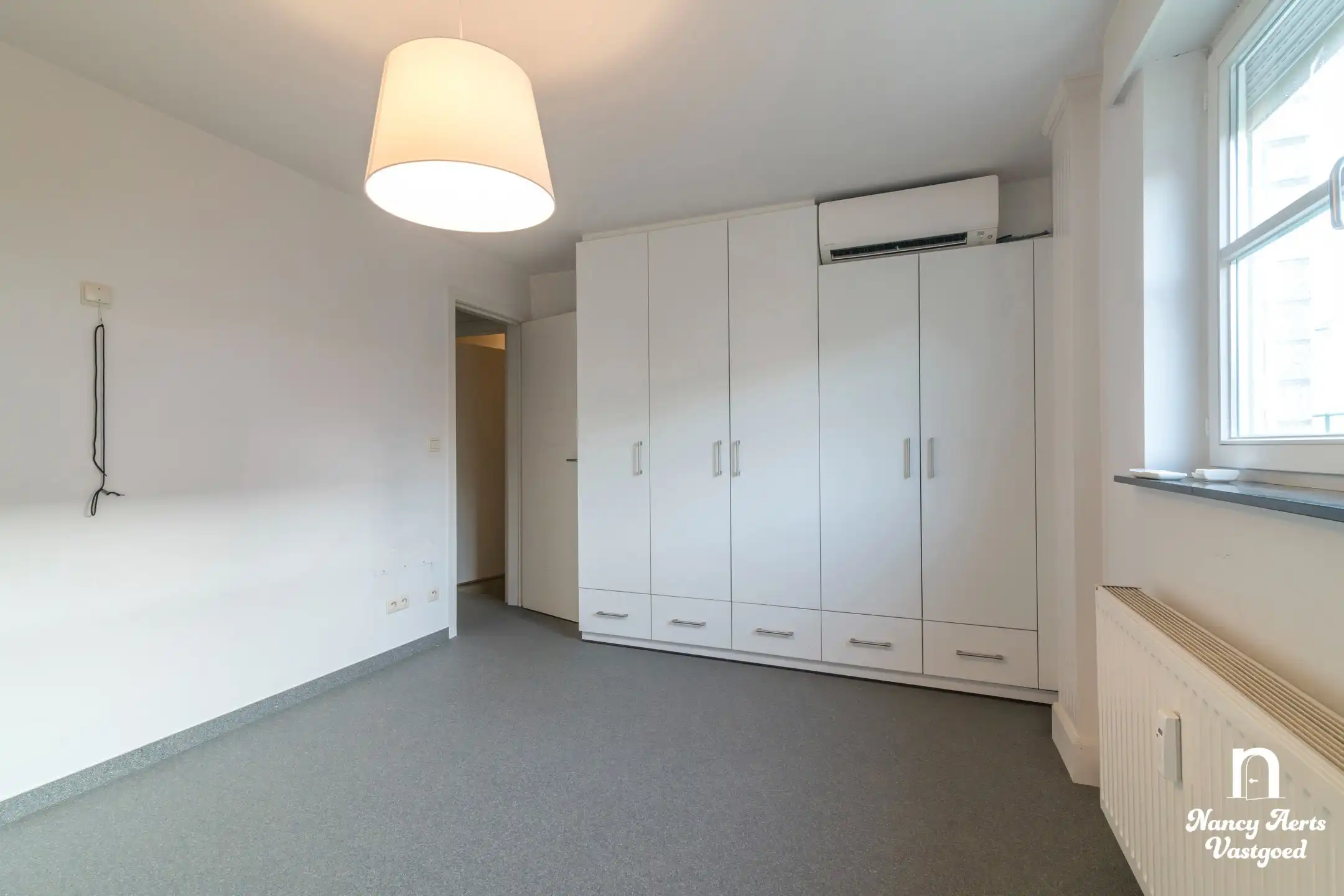 Loods van 550 m² met kantoor en woning met 4 slaapkamers foto 26