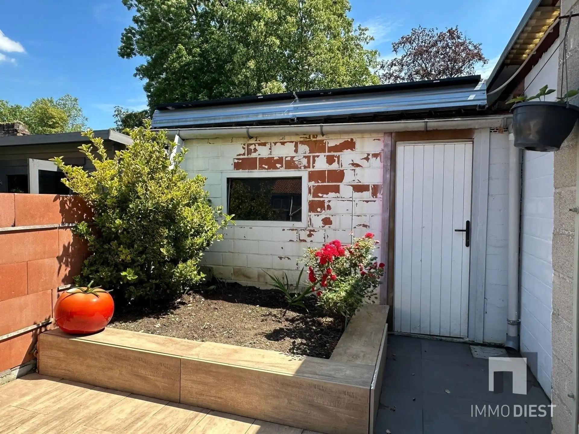 Energiezuinige woning met 3 slaapkamers, extra ingerichte leefruimte, zonnige stadstuin en garage in het centrum van Diest. foto 23