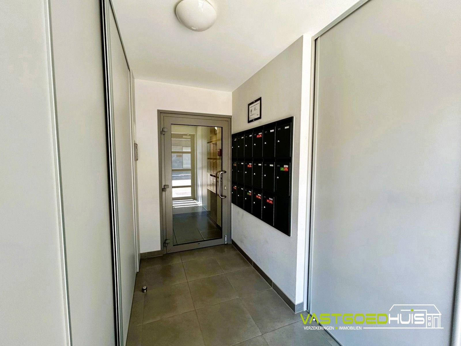Prachtig appartement met terras en garage in centrum Ninove foto 3