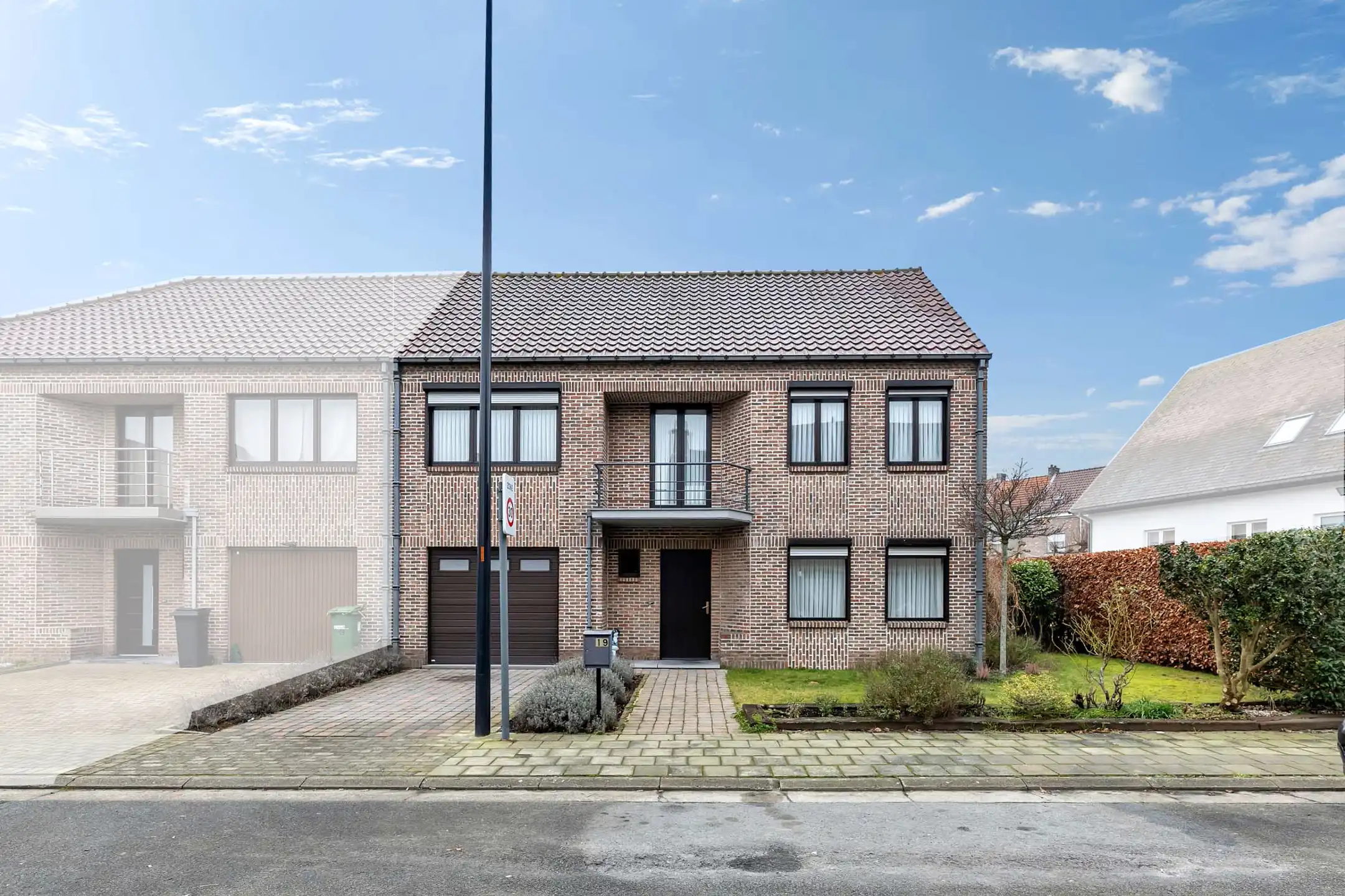 Instapklare HOB met 3 slaapkamers, garage en zonnige tuin foto {{pictureIndex}}