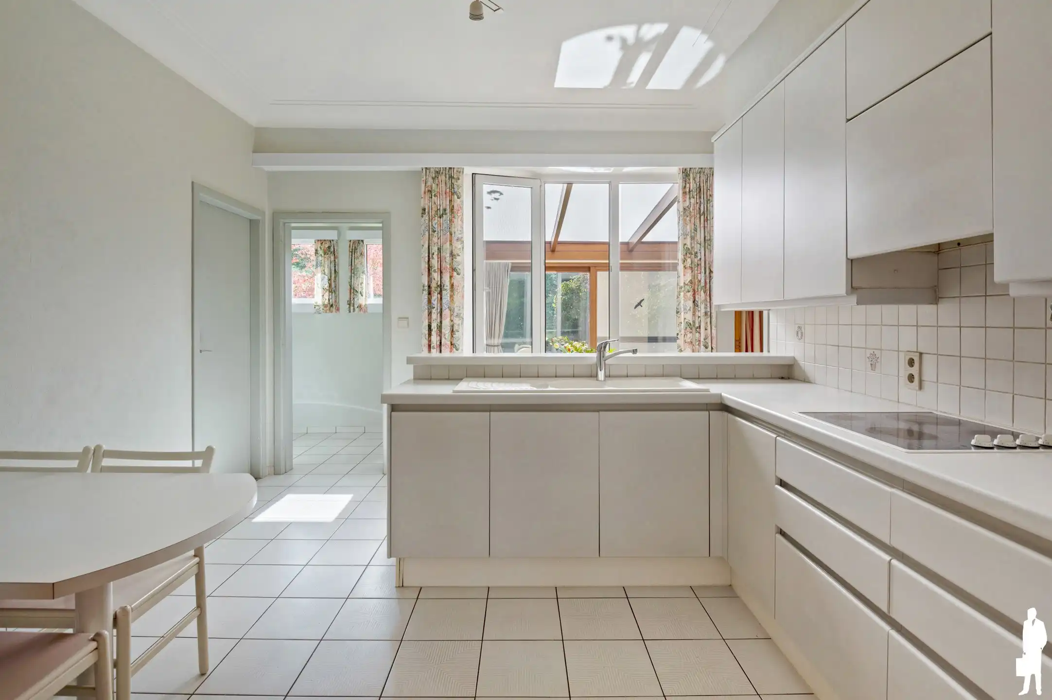 Karaktervolle vrijstaande woning met 3 slaapkamers, veranda en prachtig aangelegde tuin op toplocatie aan de Kalmthoutse Heide foto 8
