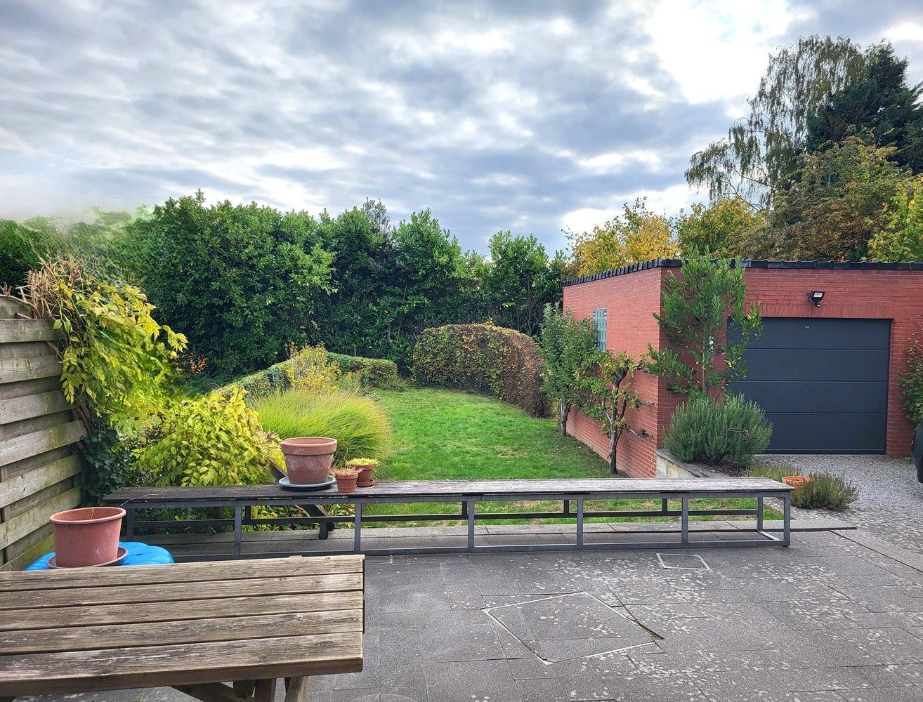 Instapklare gezinswoning, 3 slks, nieuwe keuken en badkamer met zuidgerichte tuin en garage op 607 m² foto 3