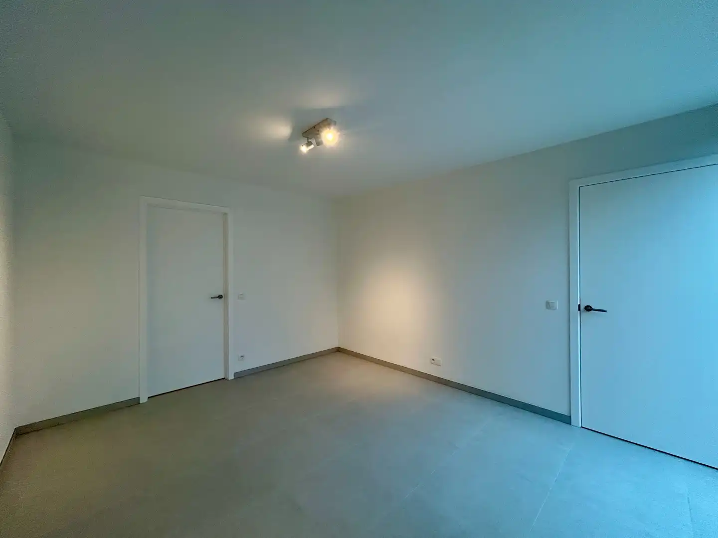 Instapklaar 2-slaapkamer appartement met tuin nabij centrum Tielt! foto 7