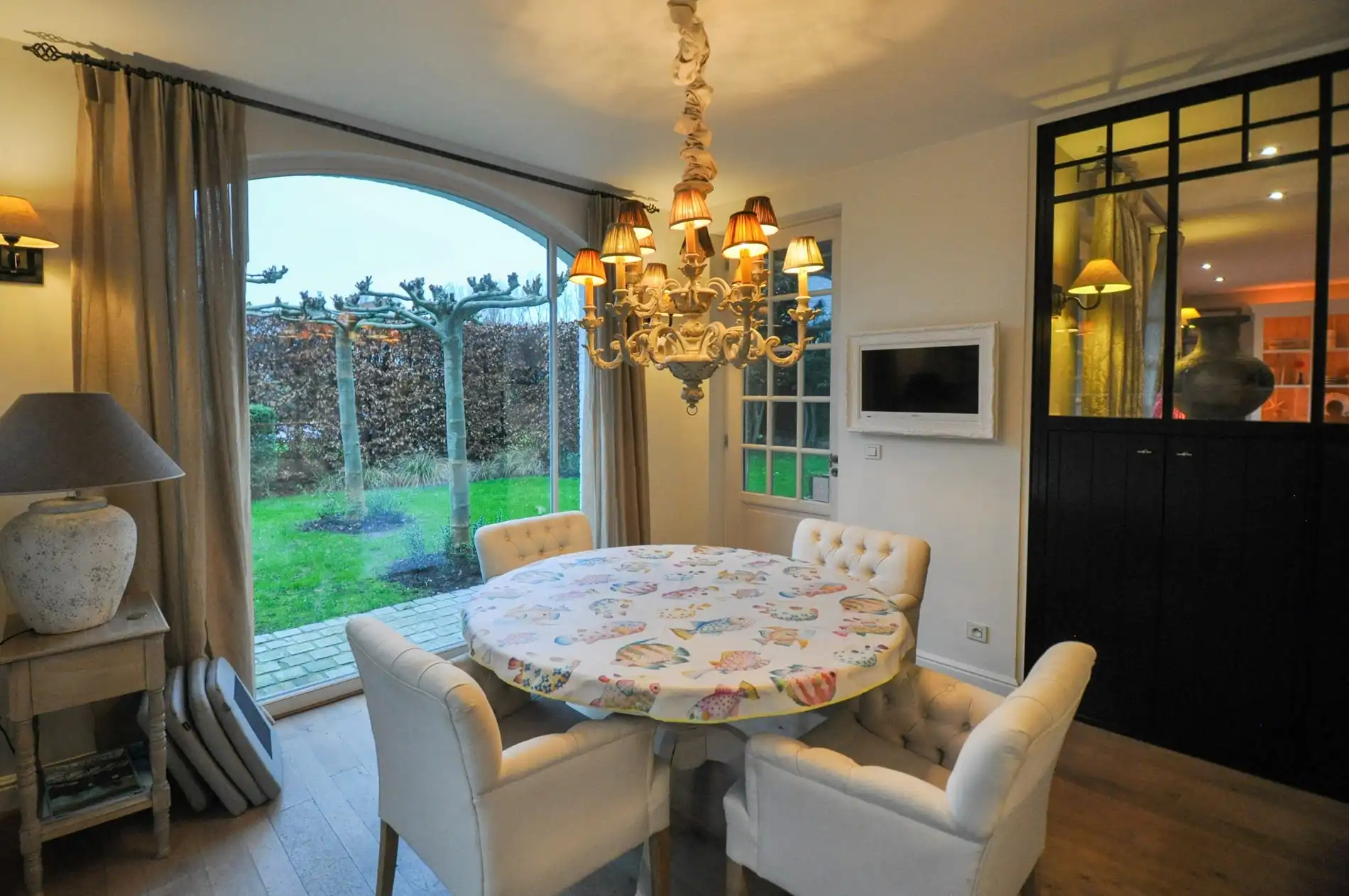 Charmante villa gelegen in een rustige residentiele wijk. foto 18