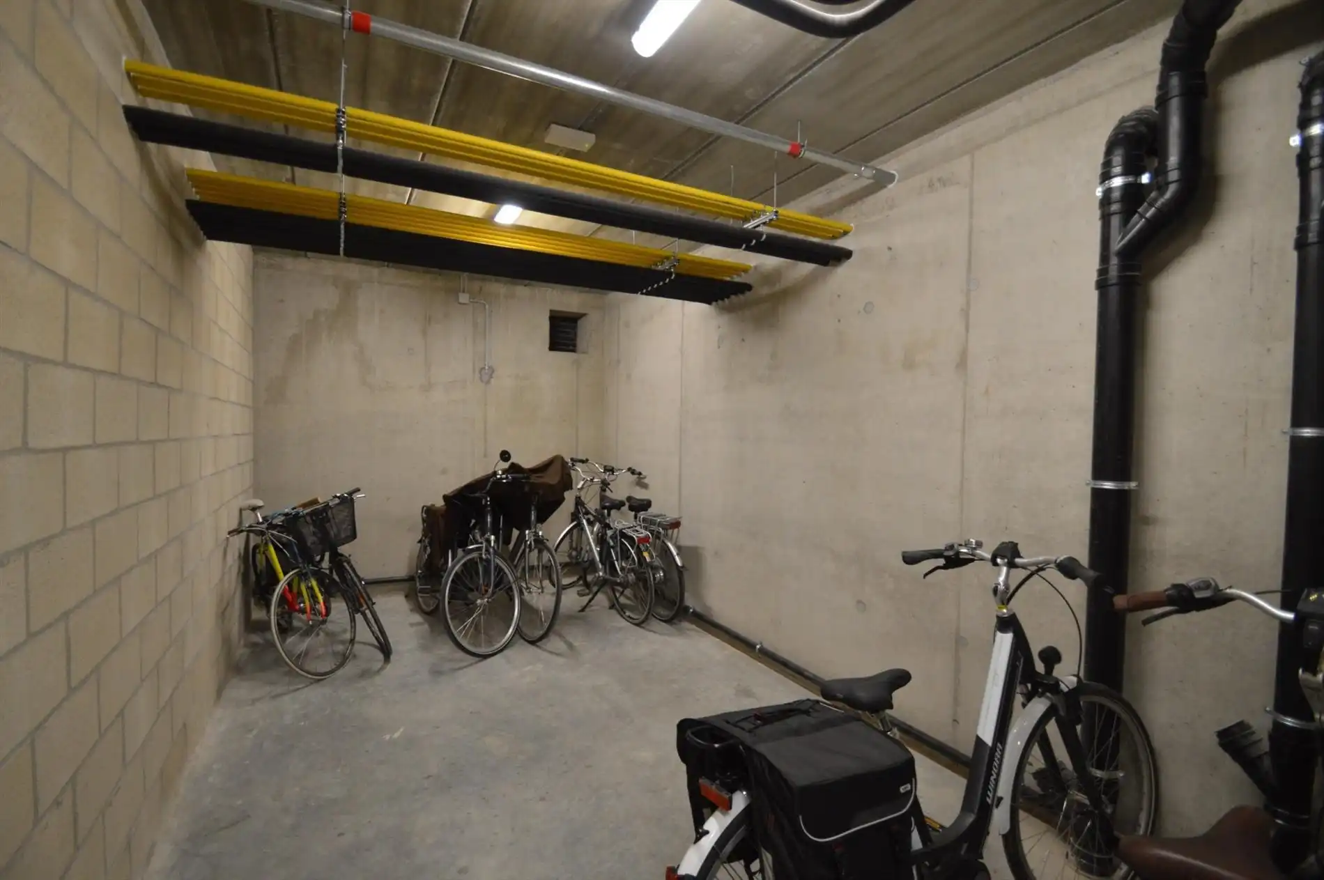 Hedendaags degelijk appartement met 2 slaapkamers in residentiële woonwijk Heuveldal. Garage inbegrepen in de huurprijs ! foto 16