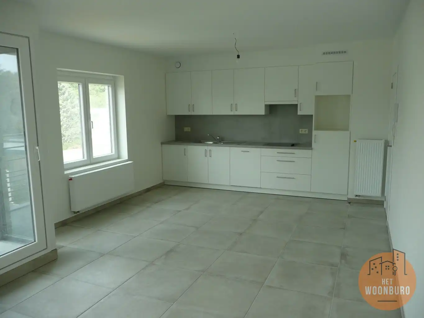 Appartement met 2 slpks, terras en autostaanplaats foto 3