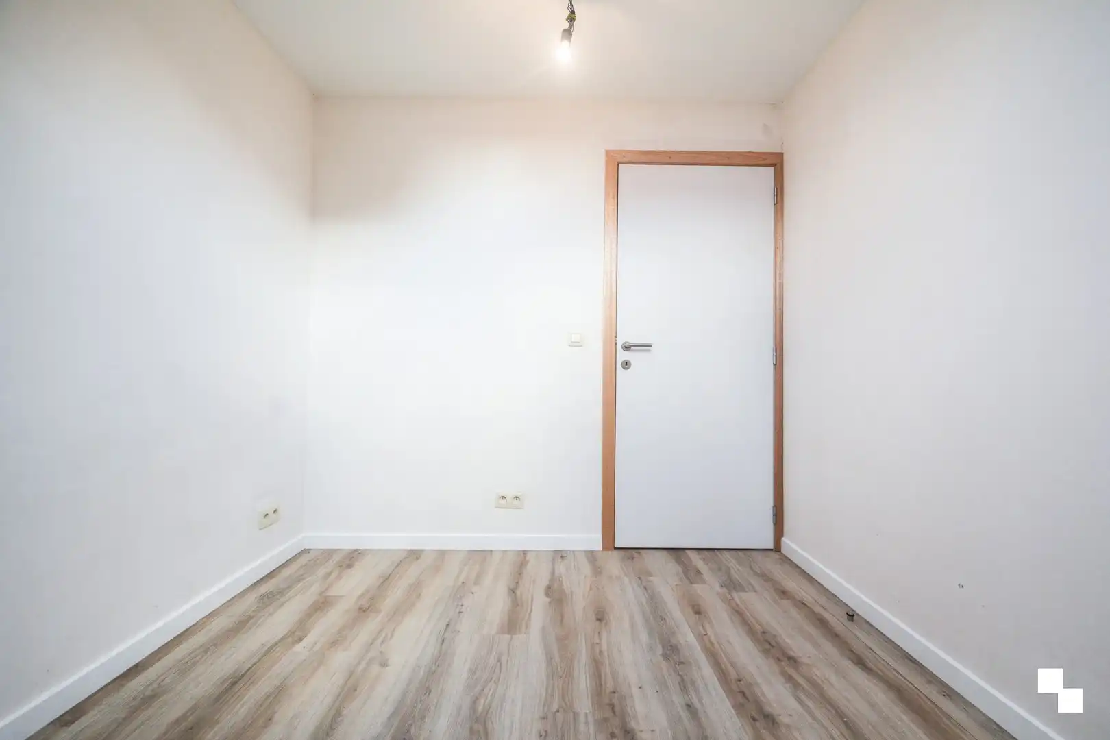Recent tweeslaapkamer appartement in dorpskern van Sint-Eloois-Winkel foto 12