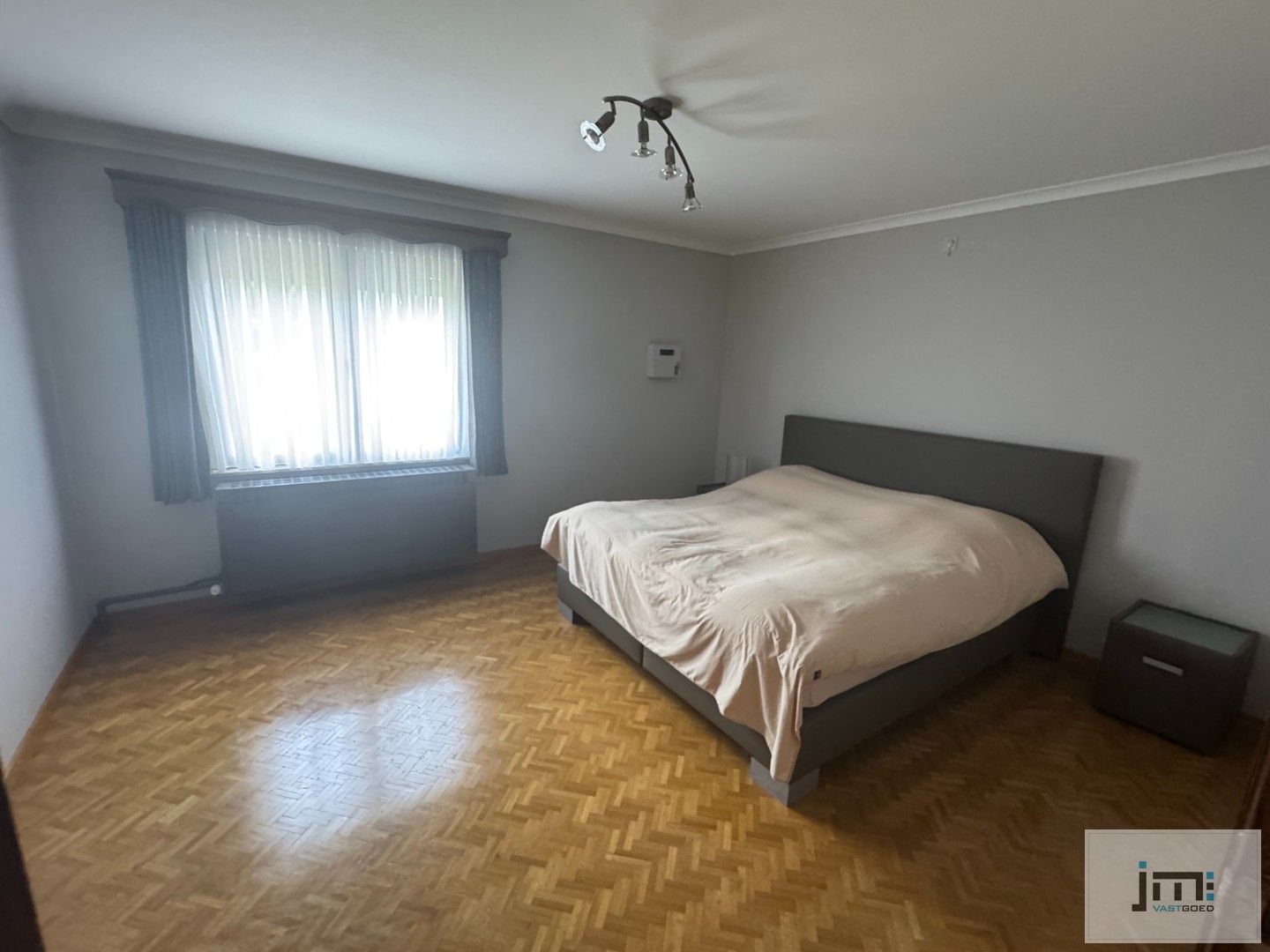 Ruime woning met 4 slaapkamers en dubbele garage foto 12