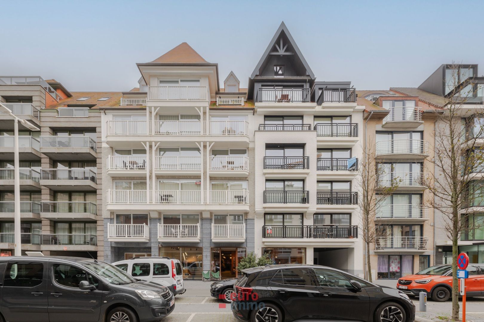 Zéér grote garagebox centraal in Nieuwpoort-Bad! foto {{pictureIndex}}