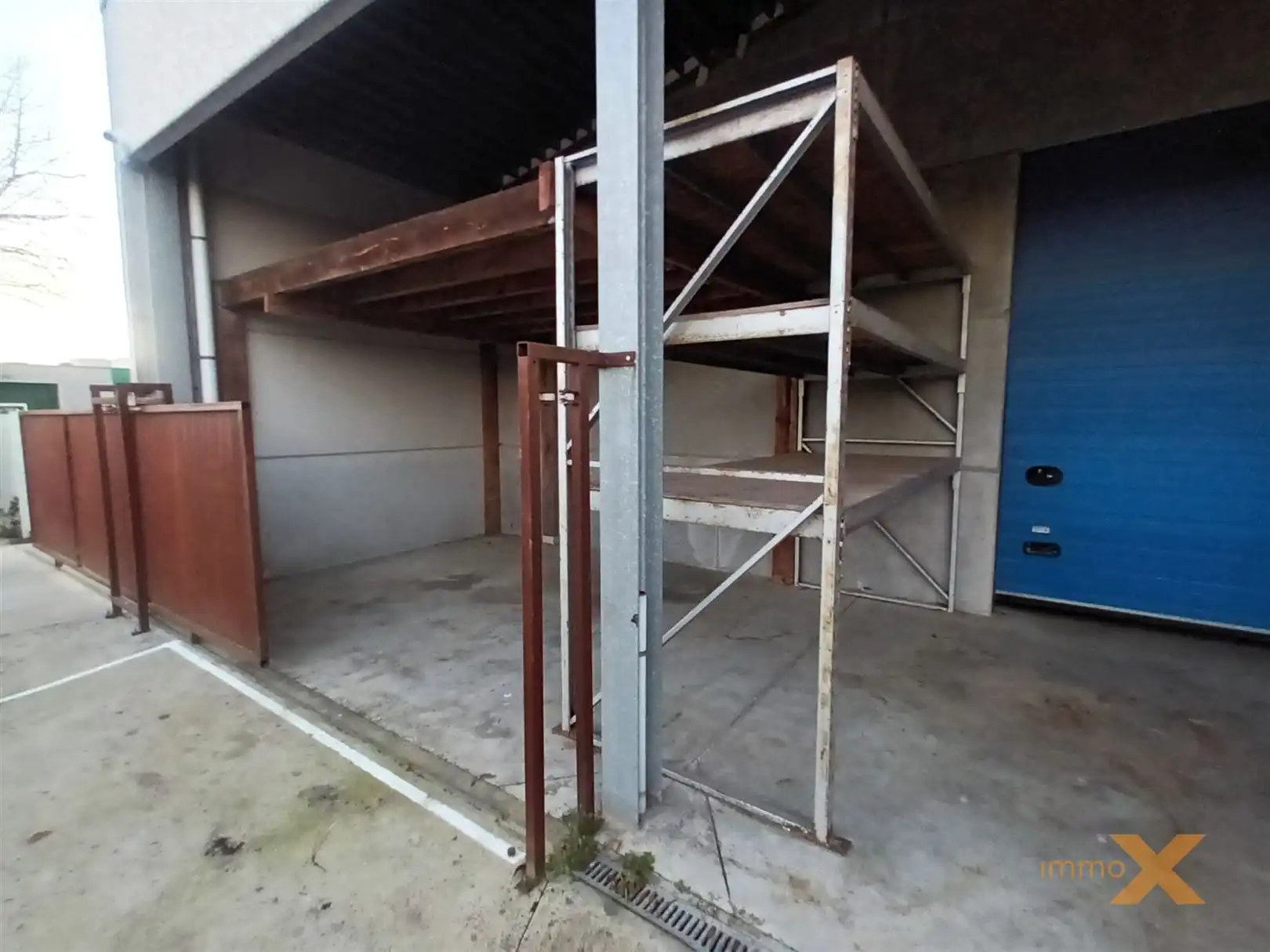 MAGAZIJN+BUITENSTAPELRUIMTE+BUREEL+PARKEERRUIMTE foto 3