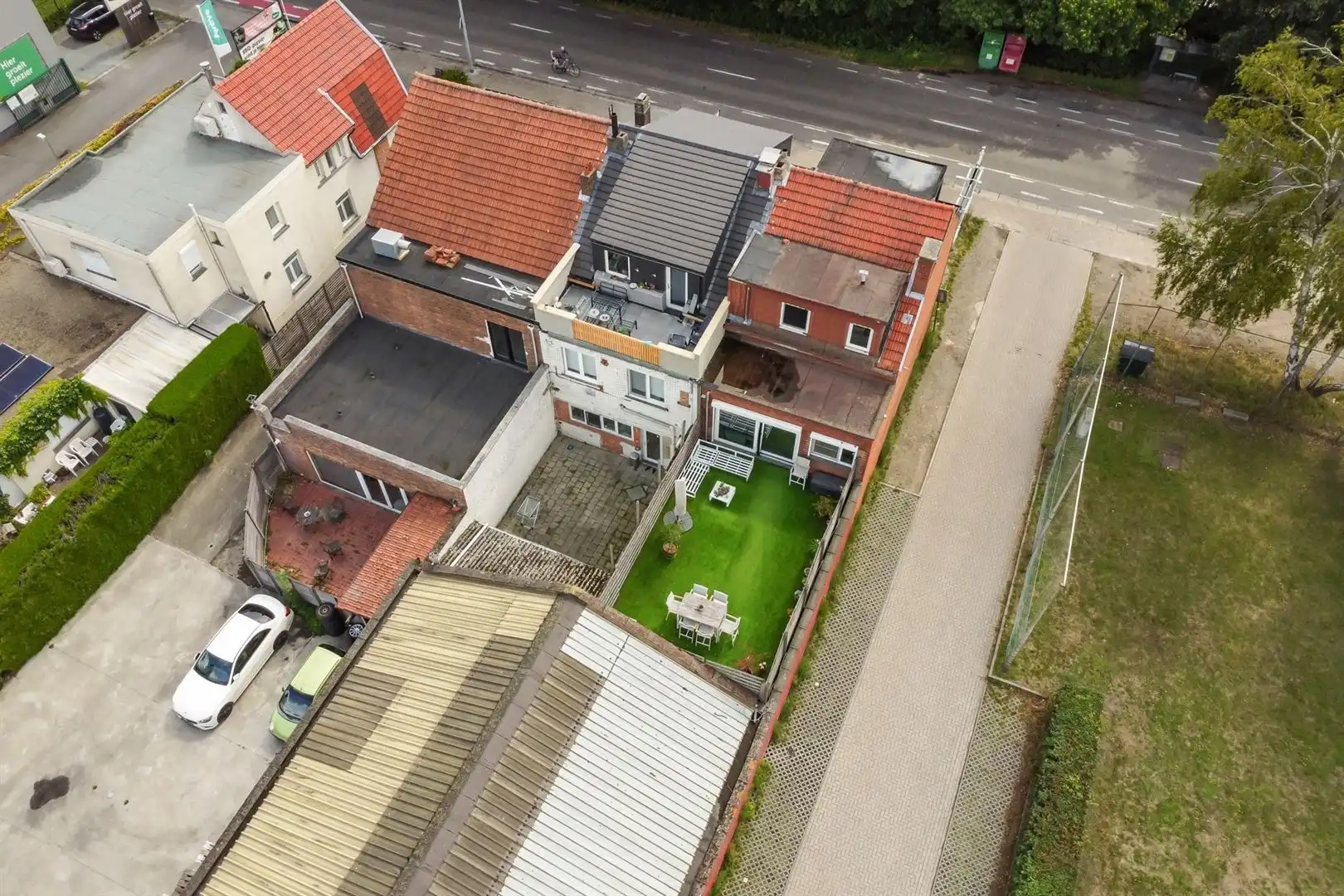 Woning met doorrit en ruime opslag – multifunctioneel eigendom foto 2