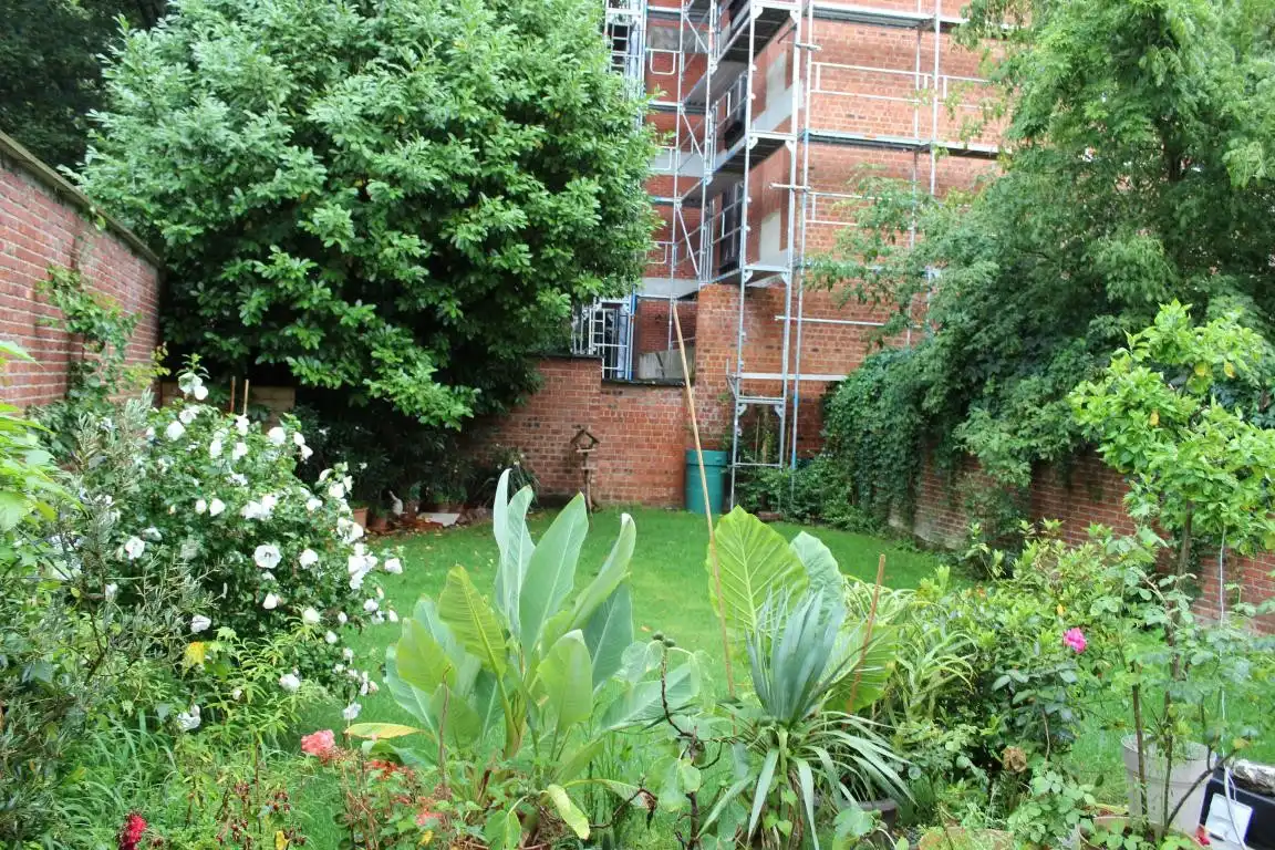 Ruim appartement met tuin foto 16