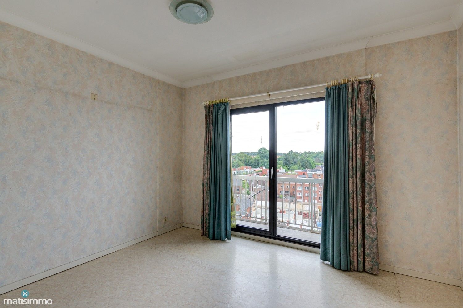 VOORTREFFELIJK GELEGEN APPARTEMENT MET GARAGEBOX EN 2 SLAAPKAMERS IN HARTJE GENK foto 13