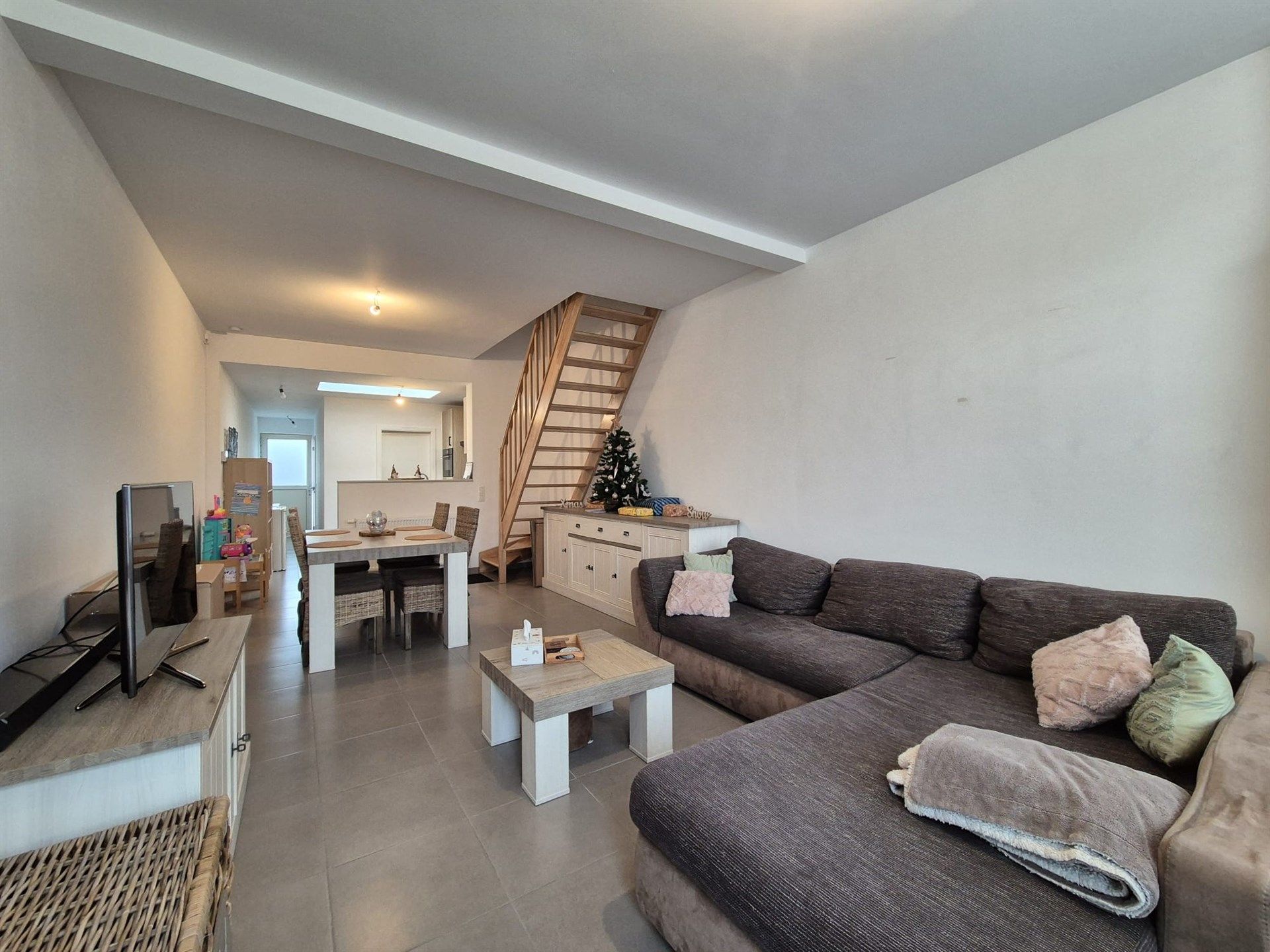 Gerenoveerde knusse rijwoning met tuin.  foto 5