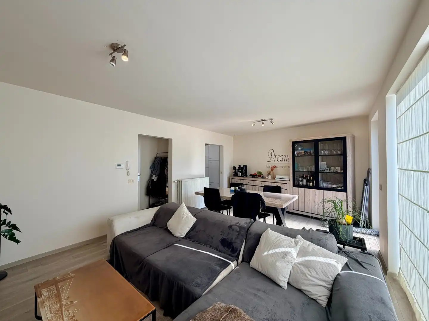 Ruim duplex appartement met garage nabij centrum Meulebeke! foto 3