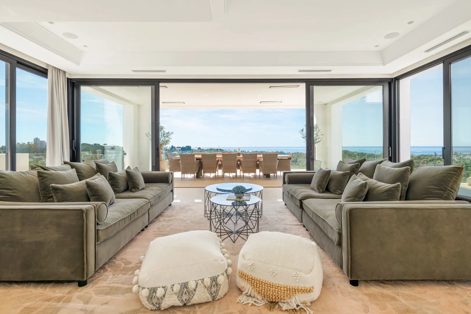 Indrukwekkende luxe villa met panoramisch uitzicht op zee en bergen in El Paraiso, Benahavis foto 3