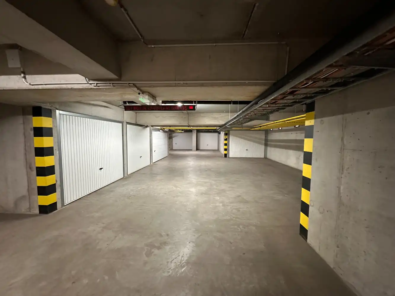 Afgesloten garagebox in residentie Modena foto 4