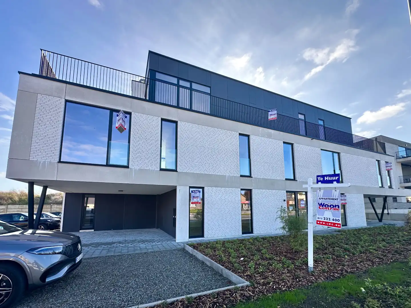 Prachtig nieuwbouwappartement op de 1ste verdieping met riant terras. foto {{pictureIndex}}
