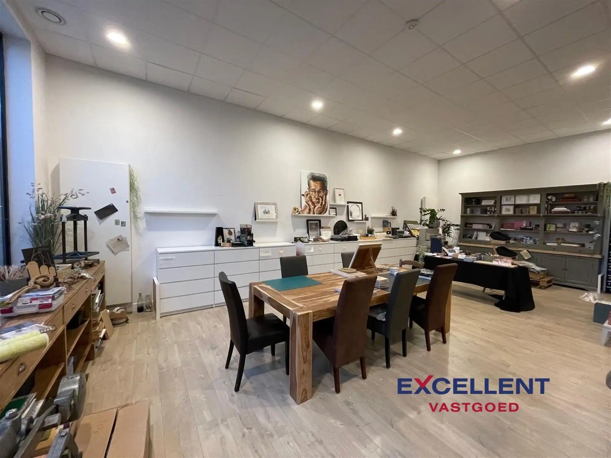 Atelier met etalage te huur op centrale locatie Deinze foto {{pictureIndex}}