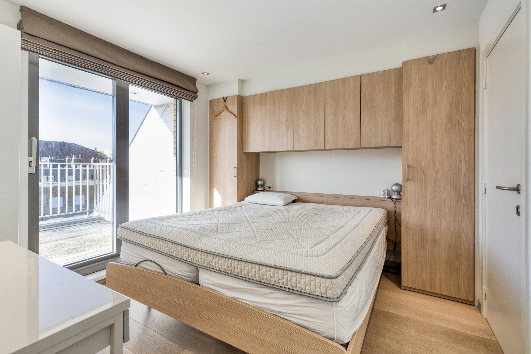 Instapklare duplex gelegen op slechts enkele passen ven het Van Bunnenplein en de zeedijk. foto 11