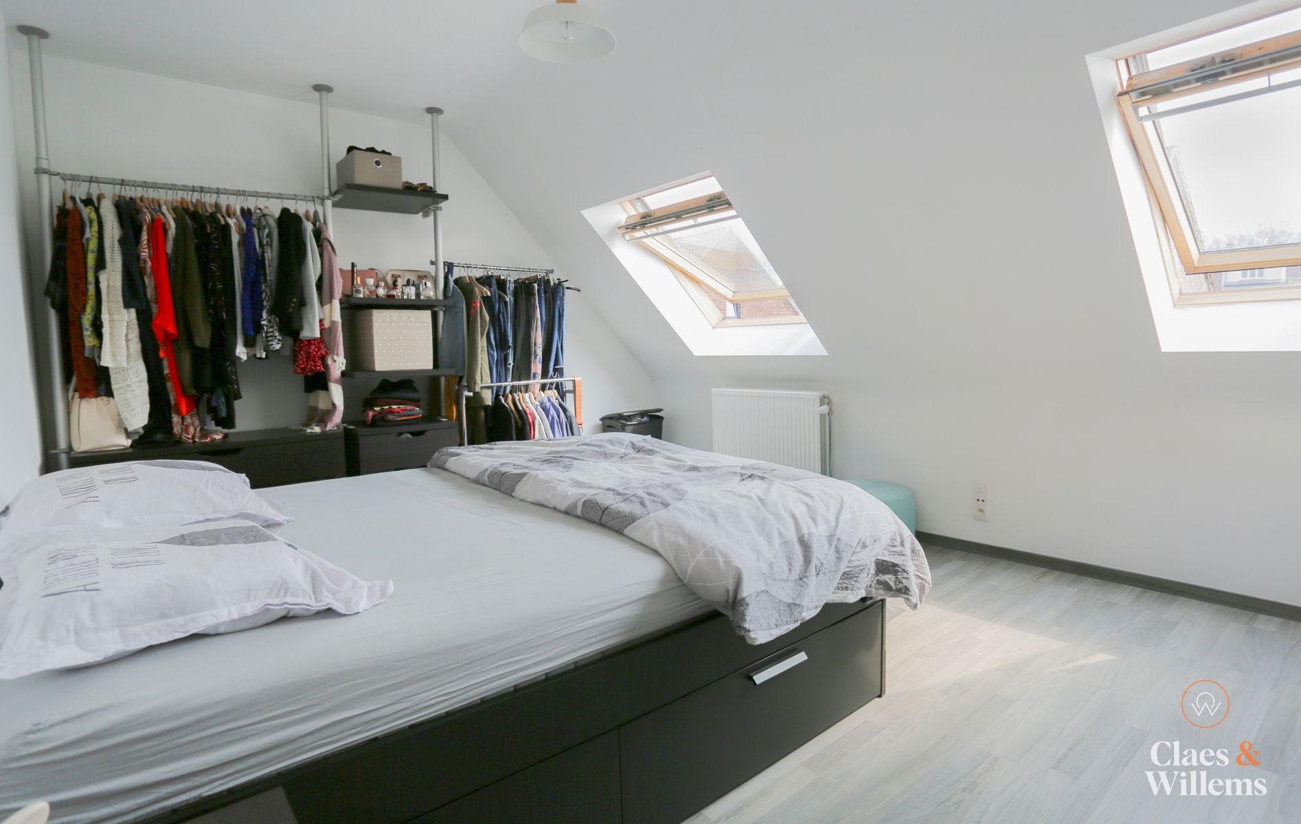 Ruim en lichtrijk duplex met staanplaats in Buizingen foto 7