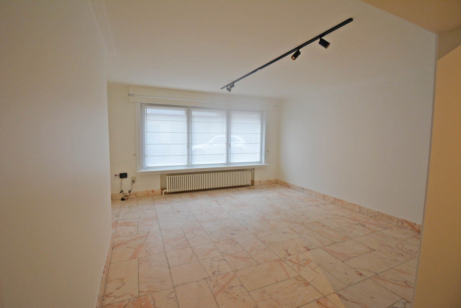 Ruim appartement met 3 slaapkamers in een zijstraat van de Lippenslaan. foto 6