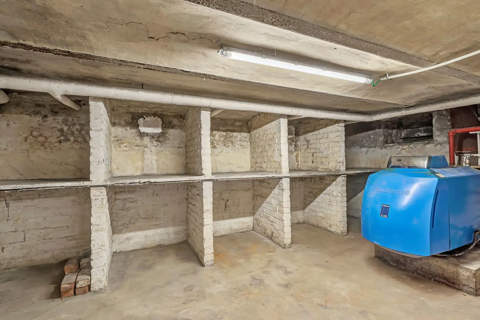 Gerenoveerde pastorijwoning met grote ruimtes in Erembodegem foto 32