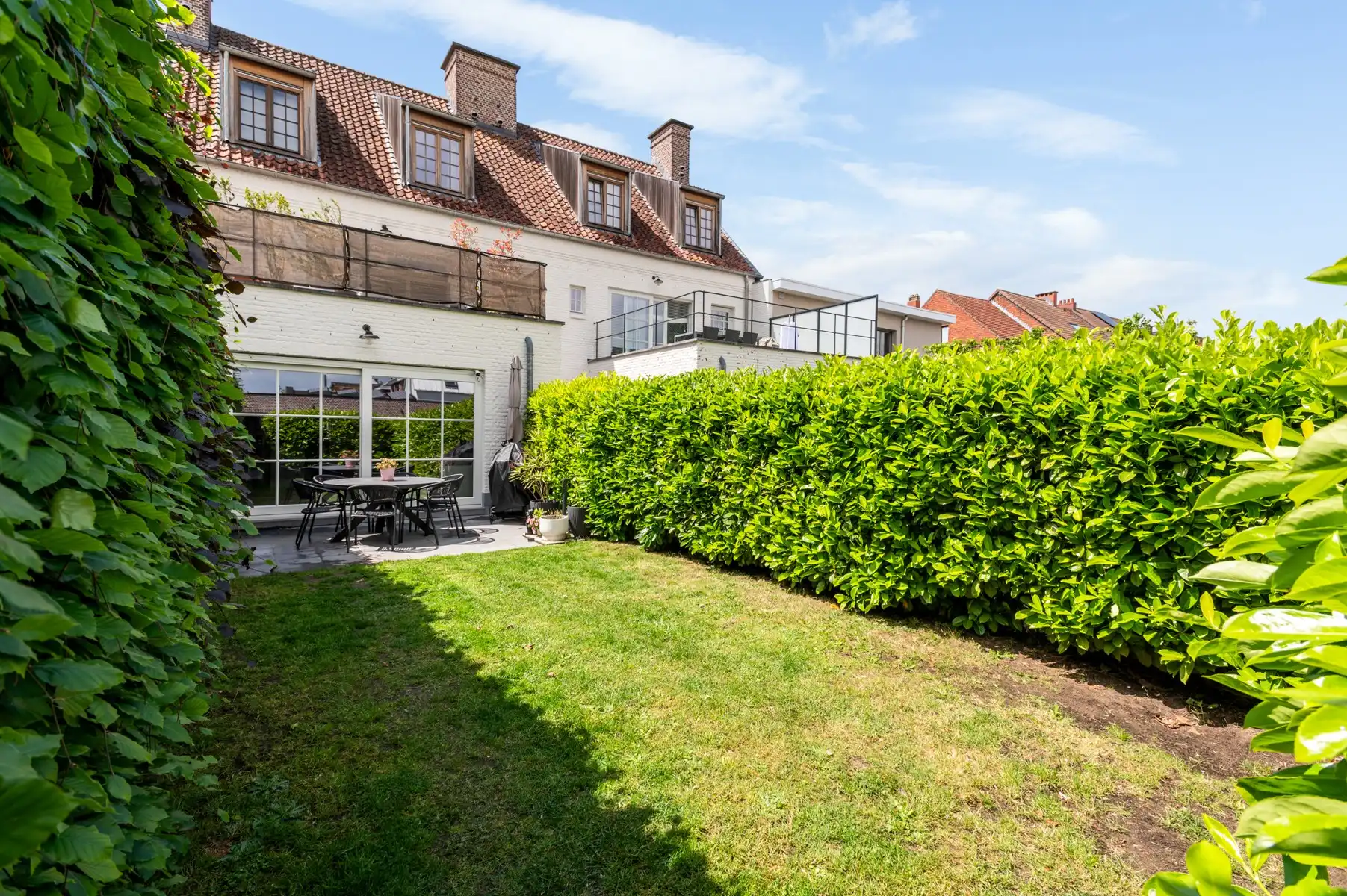 Goed gelegen gelijkvloers appartement met 1 slaapkamer, tuin en garage foto 9