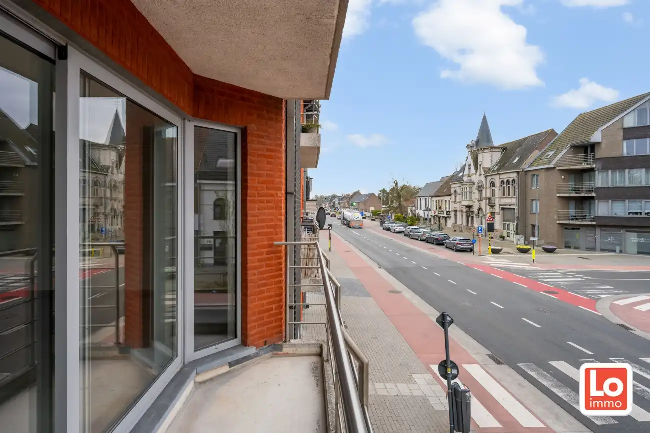 Instap klaar appartement met afzonderlijke garage én autostaanplaats in het hartje van het vernieuwde dorp van Zeveneken! foto 6