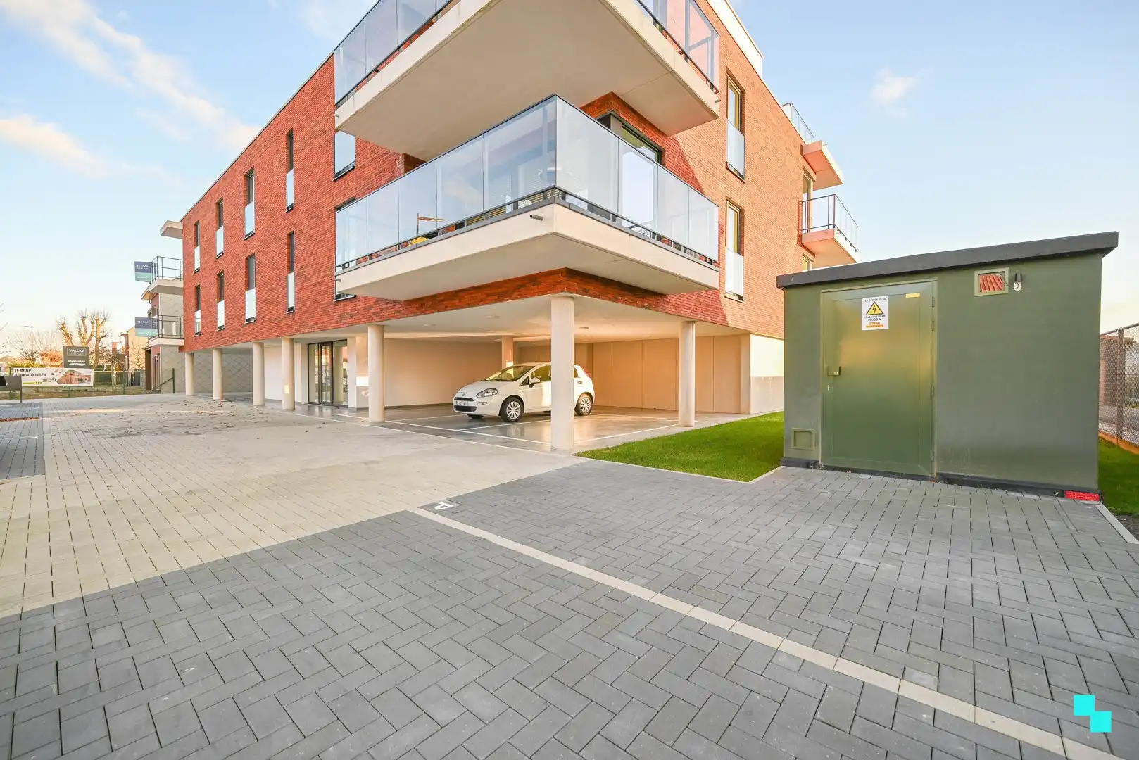 hoekappartement met aangenaam terras foto {{pictureIndex}}