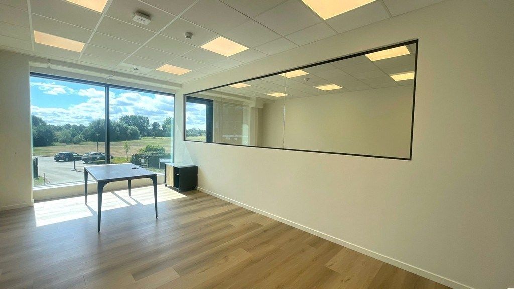 Mooi afgewerkte kantoren te huur vlakbij R4 in Evergem foto 3