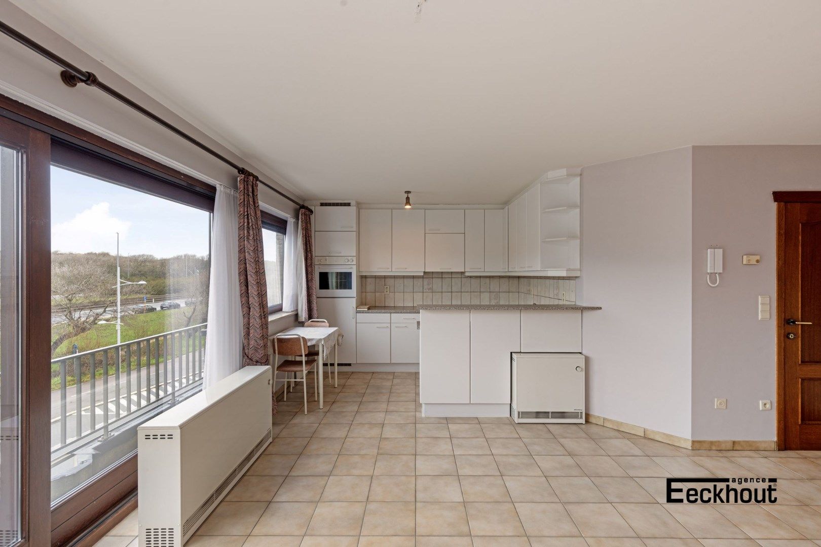 Ruime bel-étage woning met open zicht op de duinen te Bredene! foto 10