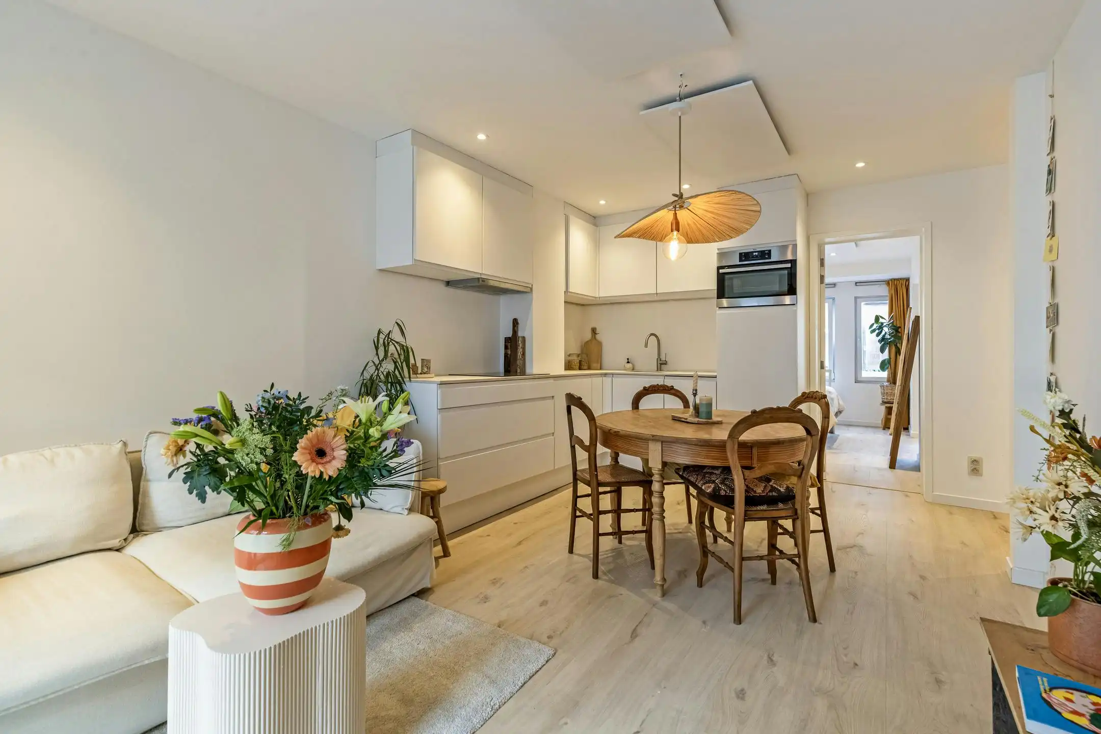 Instapklaar 2 slaapkamer appartement te koop in Heist foto {{pictureIndex}}