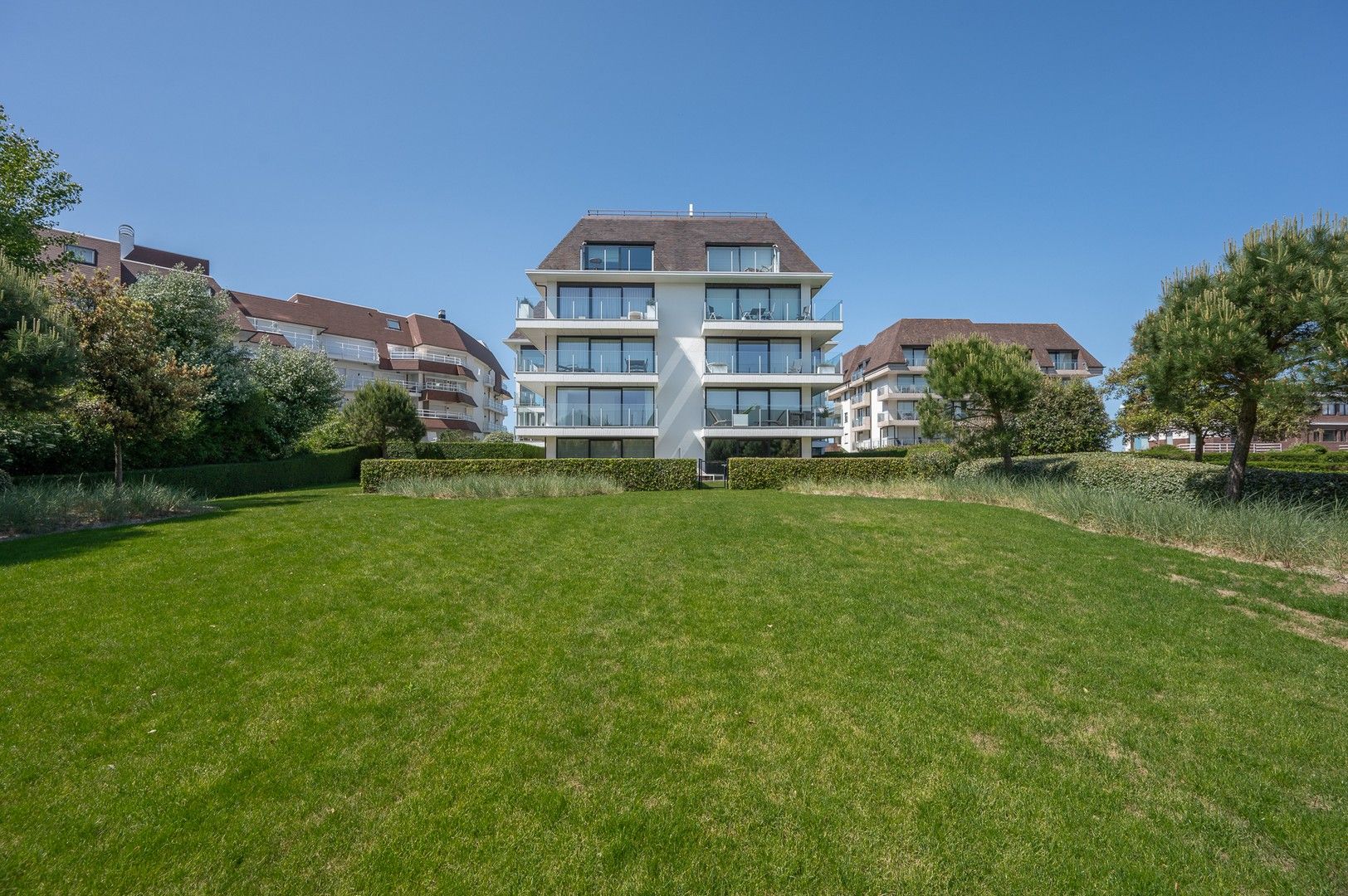 Gerenoveerd hoekappartement met mooie terrassen in een prestigieus gebouw op de Wandeldijk. foto 4